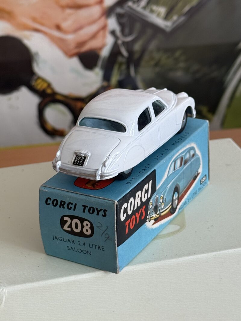 Corgi Toys 208 Jaguar Mk 1 2.4 Litre Saloon - Image 3