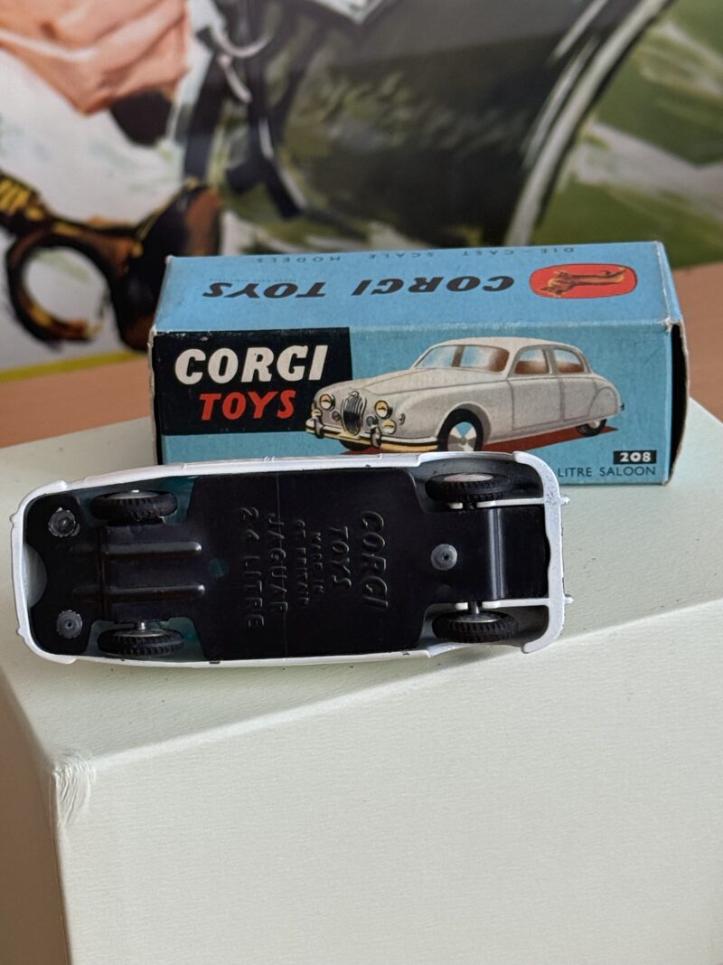 Corgi Toys 208 Jaguar Mk 1 2.4 Litre Saloon - Image 2