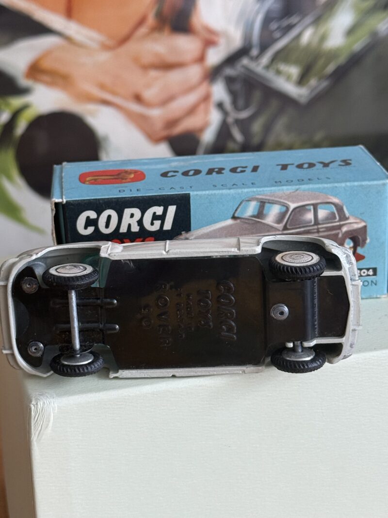 Corgi Toys 204 Rover 90 Saloon - Image 5