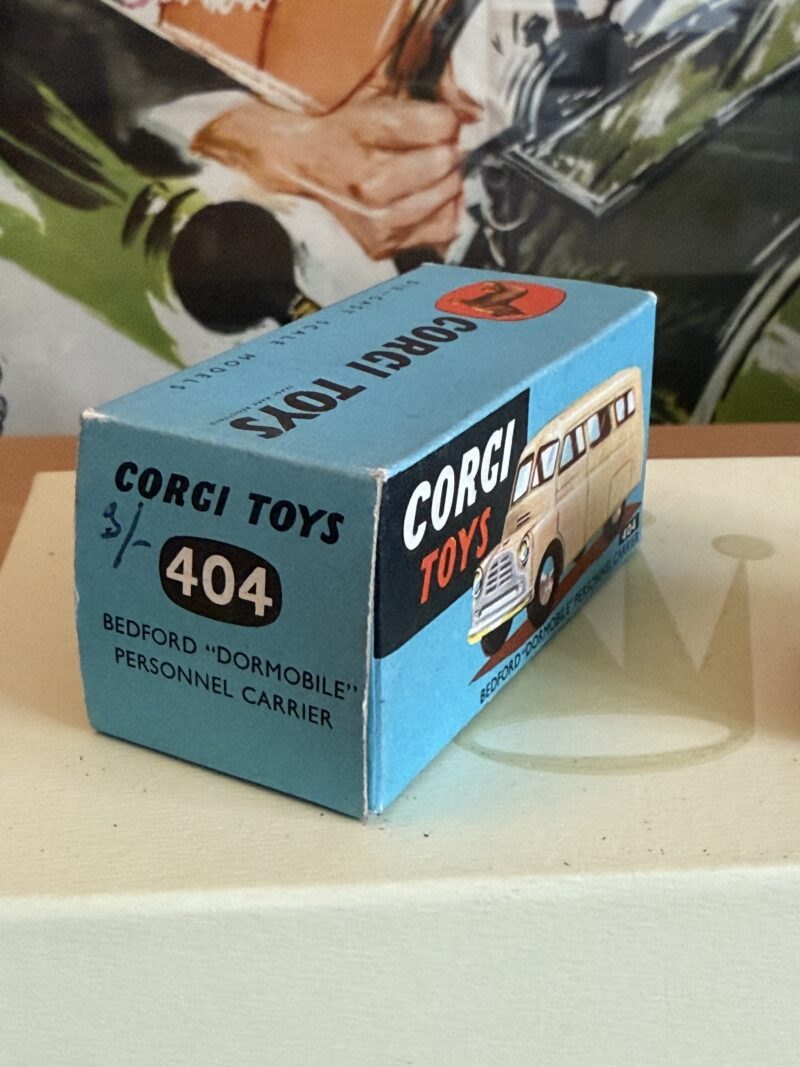 Corgi Toys 404 Bedford “Dormobile” Personnel Carrier - Image 4